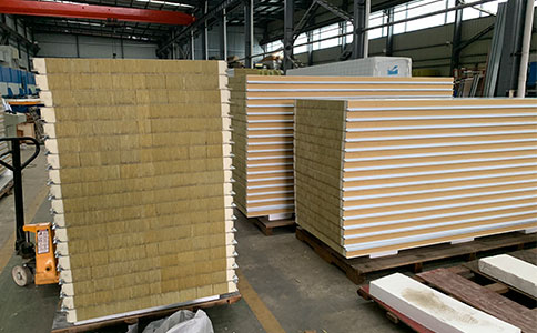 聚氨酯封邊橫裝板有哪些優(yōu)勢(shì)？